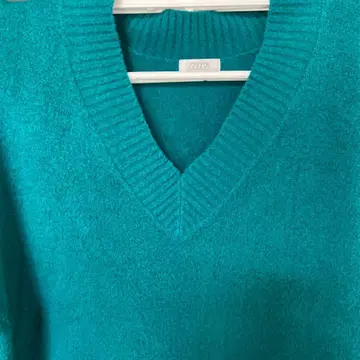 터콰이즈 V넥 스웨터 F 사이즈