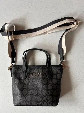 GUESS 게스 숄더백 택 포함