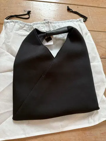 BEARDSLEY 블랙 나일론 본딩 토트백