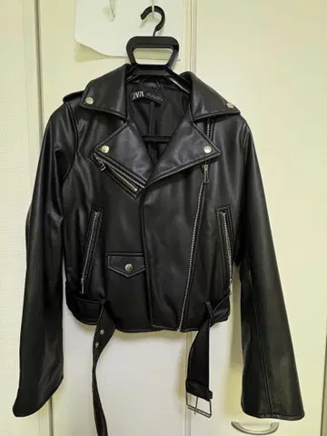 숏 기장 블랙 라이더 자켓