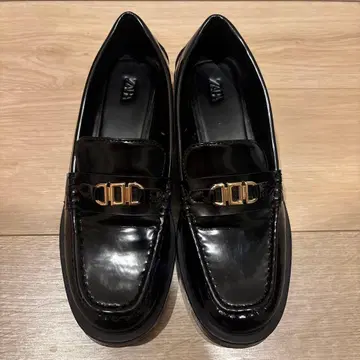 선착순! ZARA 로퍼 블랙 에나멜