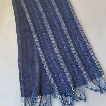 네이비와 파랑 스트라이프 머플러 가격 인하 가능