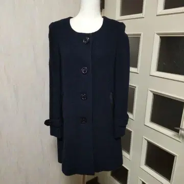 BEAMS 다크 네이비의 옷깃 없는 양모 코트 36