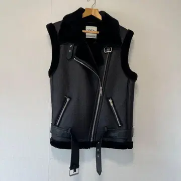 ZARA 블랙 라이더 베스트 새상품급