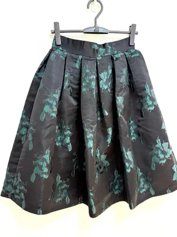 그랜터블 풍성한 볼륨 플레어 스커트 블랙 꽃무늬 올 패턴