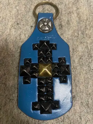 STOP LIGHT 스톱 라이트 가죽 스터드 키링