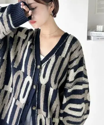 빈티지 느낌 앞뒤 2way 리사이클 폴리에스테르 BIG 로고 가디건