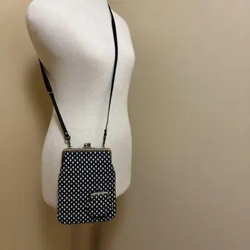 크로스 패턴 숄더백