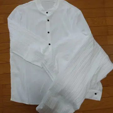 화이트 스트라이프 룸웨어