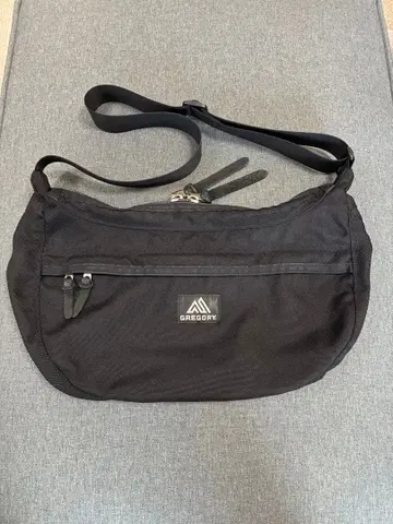 [ GREGORY ] 그레고리 숄더백 사첼 M 원포인트 로고