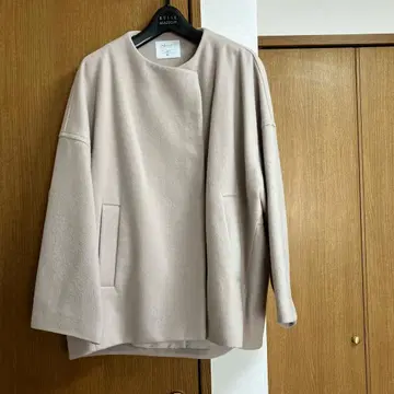 라이트 베이지 노카라 코트