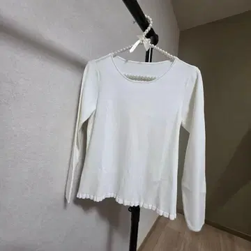 펄 장식 라운드넥 긴팔 셔츠