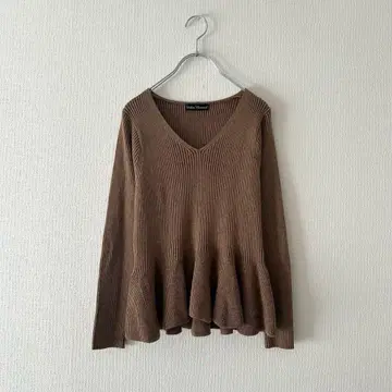 [ 어반 리서치 ] 페플럼 배색 리브 니트 프릴 긴팔 브라운