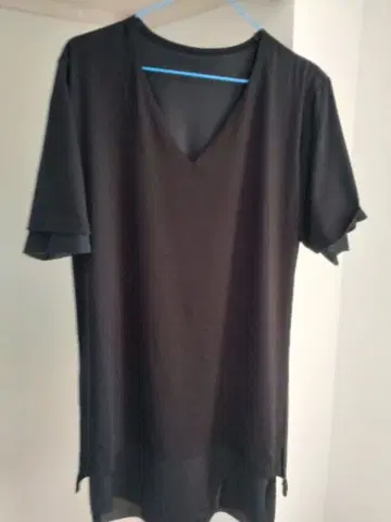 키류키류 블랙 V넥 반팔 티셔츠