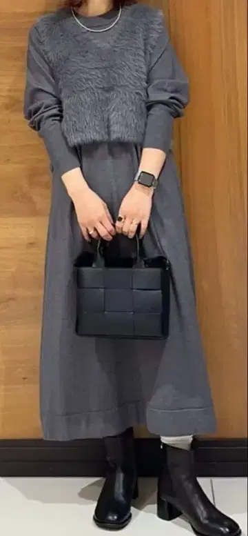 미사용 새상품 CLOCHE 퍼 베스트 & 니트 롱 원피스 셋업 그레이 2