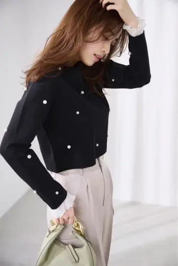 아푸와이저 리셰 펄 소매 프릴 티셔츠