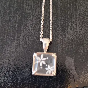 수정 꽃 무늬 실버 목걸이