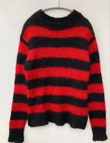 666 빨간색과 블랙 스트라이프 니트 스웨터