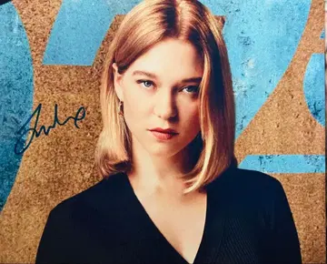 007 노 타임 투 다이 레어 세두 친필 사인 사진 h9