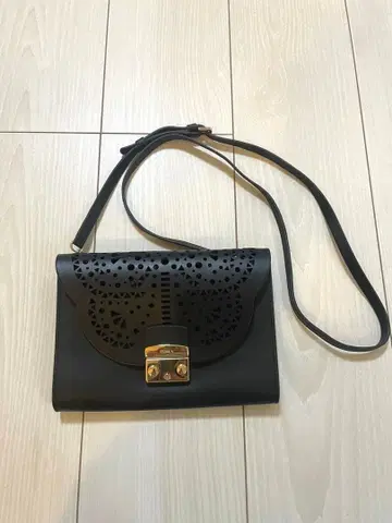 미사용 새상품 FURLA 숄더백 버터플라이