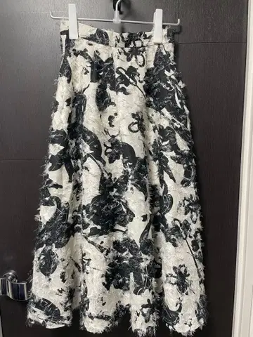 [ 가을/겨울 새상품급 ] CELFORD 꽃무늬 자카드 롱 스커트 셀포드