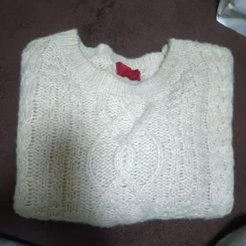 화이트 계열 니트 뒤 3단 리본 귀여움