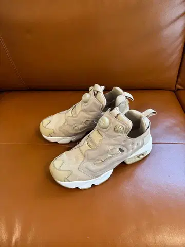 [ 사용감 적음 ] 리복 펌프 퓨리 베이지 스니커즈 24cm