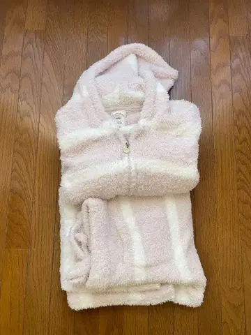 [ 새상품급 ] 젤라또피케 룸웨어 2세트 후드티 팬츠 덤 포함