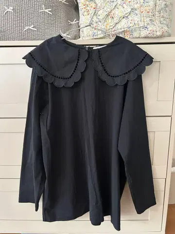 Yori 블랙 스캘럽 칼라 긴팔 셔츠