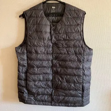 유니클로 울트라 라이트 다운 베스트 하운드투스 패턴 M