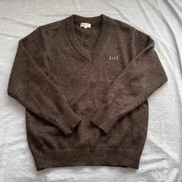 V넥 스웨터