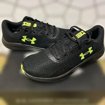 언더아머 러닝화 27cm