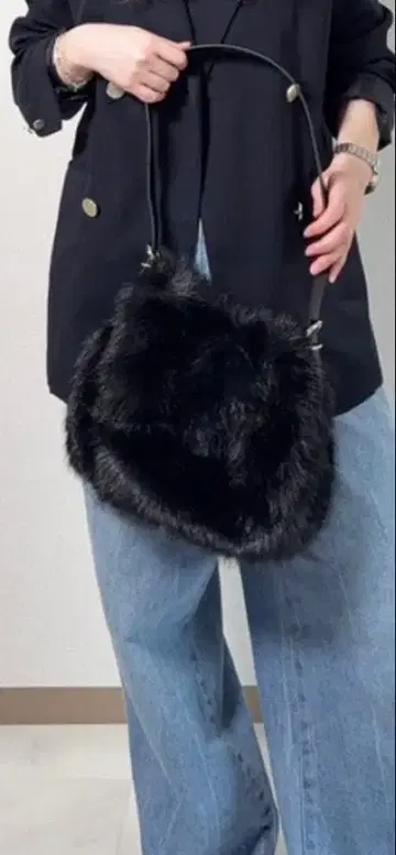 블랙 퍼 숄더백