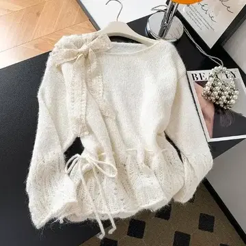 리본 포함 아이보리 긴팔 니트 스웨터