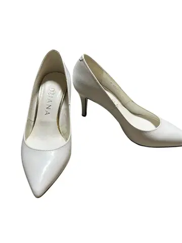 새상품급 DIANA 화이트 스틸레토 하이힐