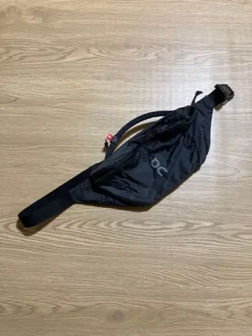 On 블랙 바디백