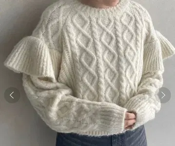 LOWRYS FARM 프릴 장식 케이블 니트