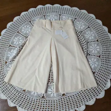 새상품 Pinky & Diane 아이보리 큐롯 38