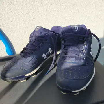 언더 아머 네이비 스파이크