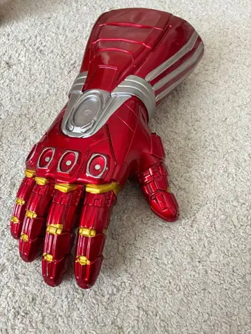 아이언맨 건틀렛 오른손 착용 가능