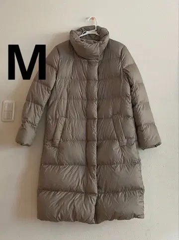 유니클로 라이트웨이트 다운 롱 M 베이지 계열