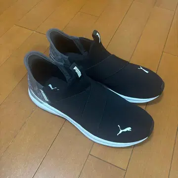 PUMA 슬립온 스니커즈 블랙 24.5