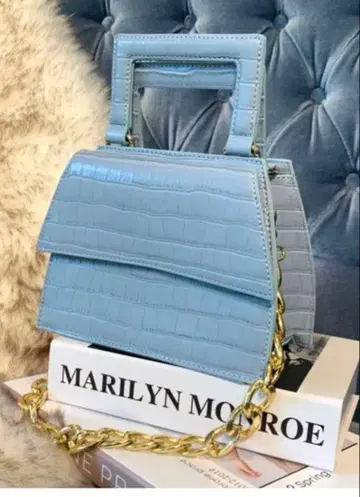 RESEXXY 체인 숄더백 라이트 블루