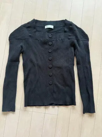 CELFORD 스퀘어 넥 니트탑