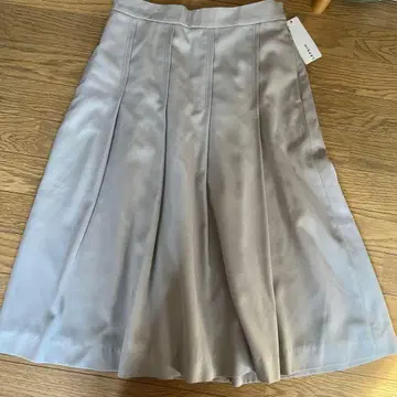 새상품 LEPSIM 베이지 플레어 스커트 M