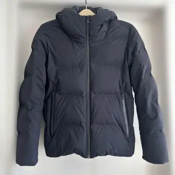 유니클로 UNIQLO 심리스 다운 파카 자켓 블랙 S 사이즈