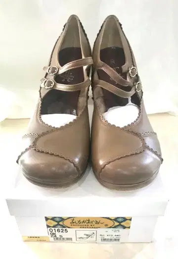 [미사용 새상품 키다리 아저씨] 브라운 가죽 힐펌프스 24.5cm