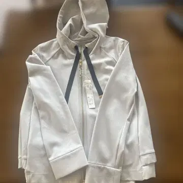 새상품 soeur7 정가 2만 2000엔 후드티 점퍼 스콧 클럽