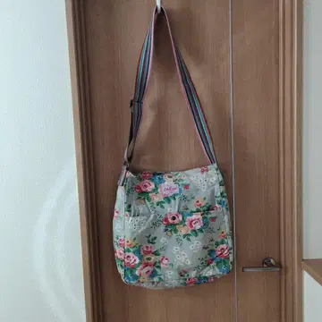 Cath Kidston 꽃무늬 숄더백