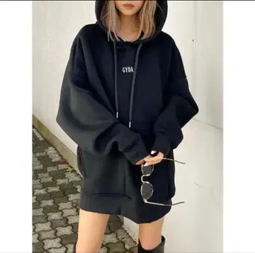 GYDA 블랙 후드 부착 후드티